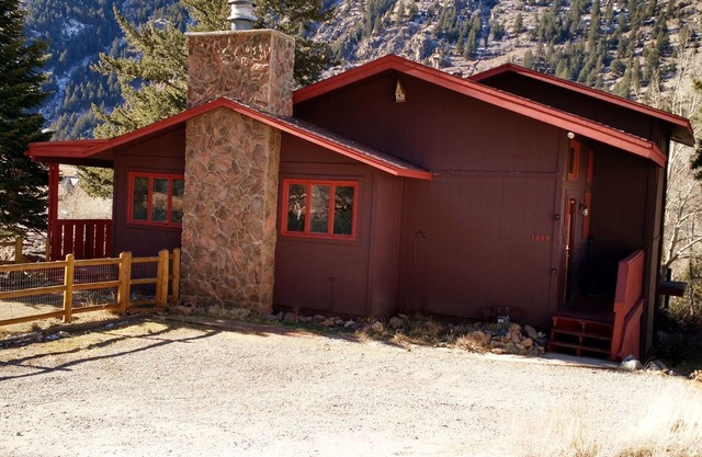 Silver Cloud Cabin - Pet Friendly! - 15 minutes to Loveland