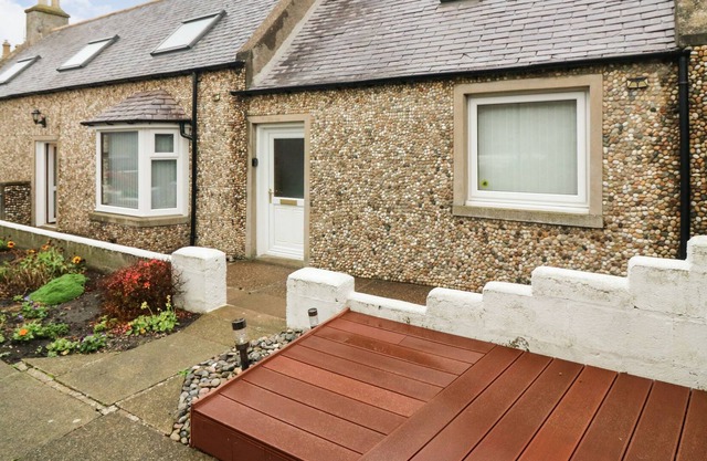 SILVER DARLINGS, pet friendly, with a garden in Whitehills