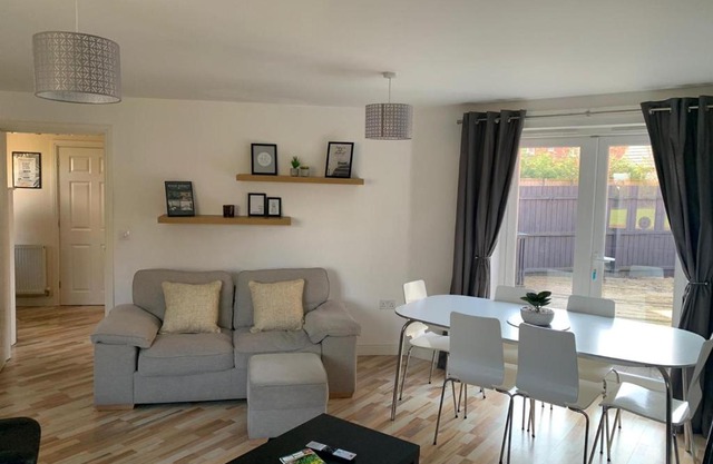 Silver Stag Properties, Spacious 3 BR Haven