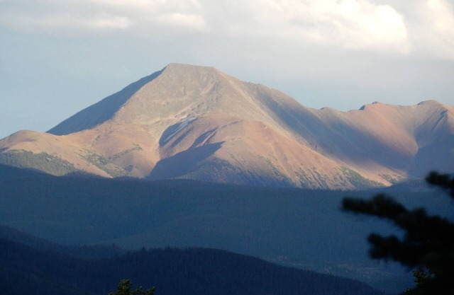 Silverthorne Wildernest Retreat Stunning Views, Private Hot Tub and Pet Friendly