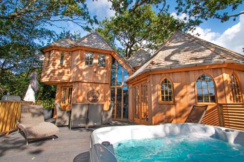 Silvertree House