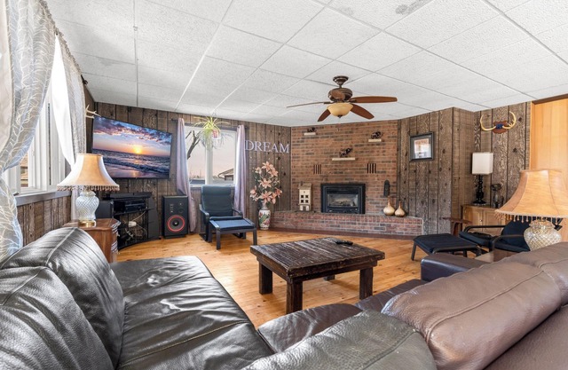 SIMCOE SUITES - QUIET 3 BEDROOM HOUSE