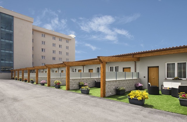 Simon Hotel
