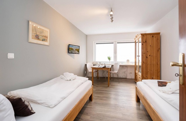 Simple, central apartment for 2 persons, incl. WLAN and TV, separate kitchen.