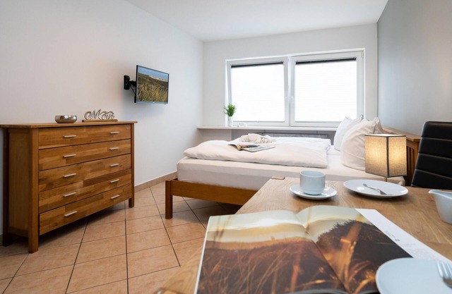 Simple, central apartment for 2 persons, incl. WLAN and TV, separate kitchen.