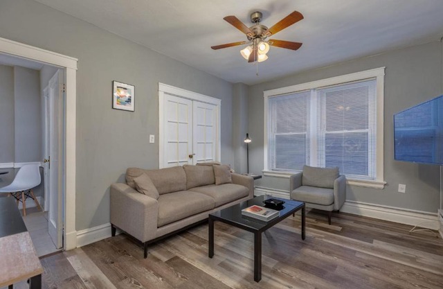 Simple CWE 2BR near BJC by Zencity