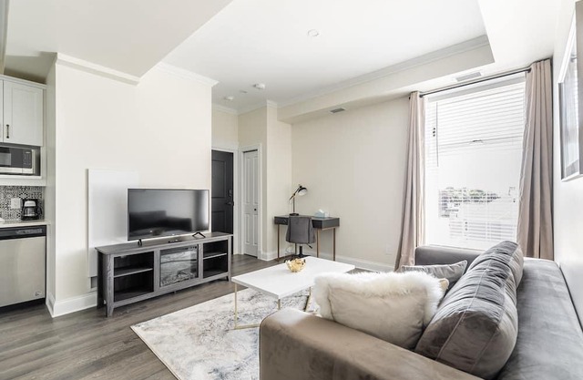 Simply Comfort. Rideau Comfort 1Br Apartment Free Parking