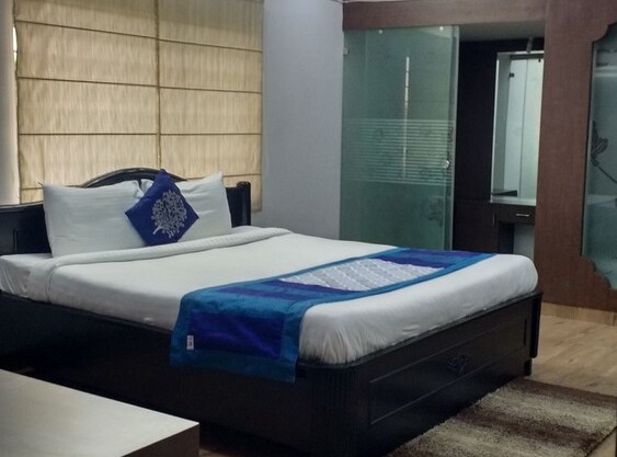 single room Hitech Shilparamam Guest House