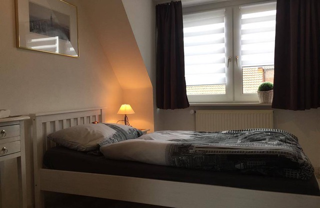 Single room, shower, toilet