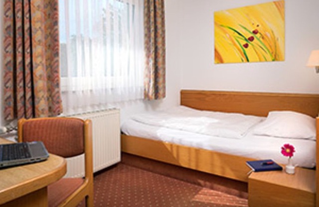 Single room with toilet and shower - Hotel Heuboden
