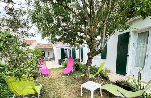 Single storey family villa close to shops