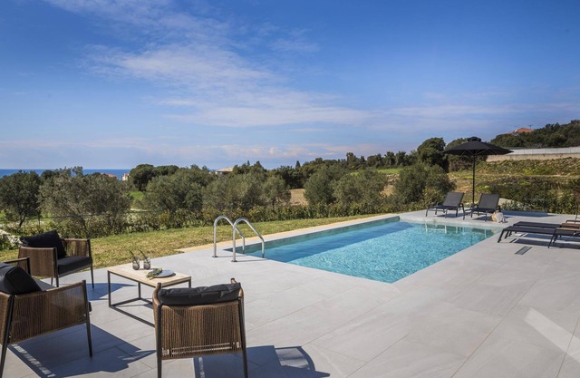 Single-Storey Contemporary Villa, A/C, Private Pool and Panoramic Sea Views - 10 mins to Beaches