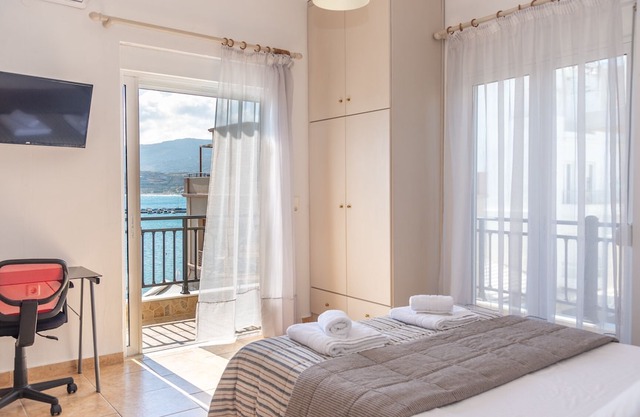 Sitia old port apartment - 3min walk to beach - AC - WIFI