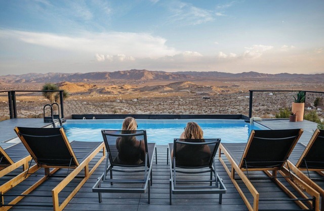 Sitting on top of the foothills along the Bartlett Mountains you’ll experience spectacular panoramic views of Joshua Tree National Park, San Jacinto Mountains and the Mojave Desert.
