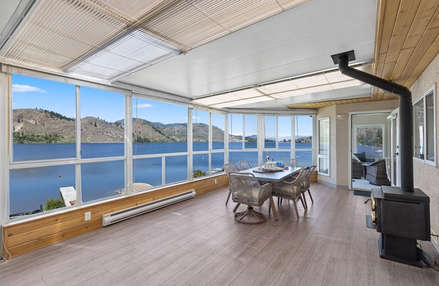 Skaha LakeFront BnB: Your Lakefront Home-Away-From-Home