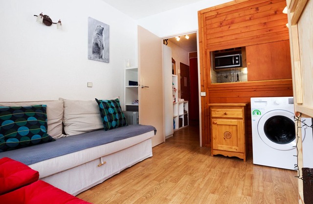 Ski in / out cosy 1 bed apartment on the snowfront seasonal let
