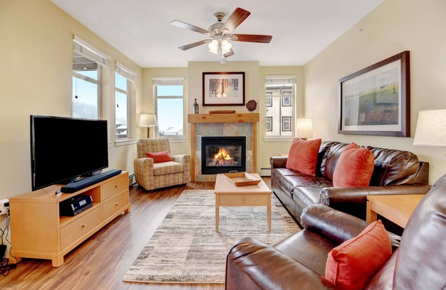 Ski In Out Luxury Condo 3425 I Huge Hot Tub I Views I Best Price I FREE Adventures Daily