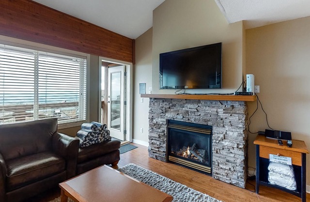 Ski-In/Out Two-Story Condo w/Free WiFi, Balcony, Private Hot Tub, Gas Fireplace