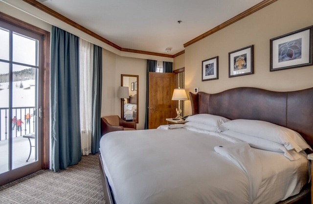 Ski-In/Ski-Out 3-bedroom Condo Ritz Carlton Aspen Highlands