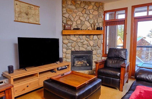 Ski in, Ski Out Condo with Hot Tub @ Red Mountain, Rossland