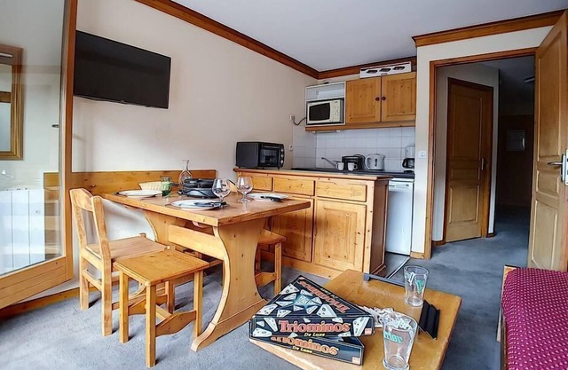 Ski-in/ski-out & foot of the slopes, 4th floor, view mountain, balcony, tv, ski locker, 26m²