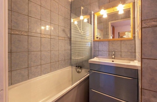 Ski-in/ski-out & foot of the slopes, 2nd floor, view ski slopes, balcony, tv, ski locker, 25m²