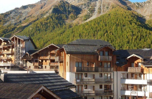 Ski-in/ski-out & foot of the slopes, 3rd floor, fitness, swimming pool, sauna, balcony, tv