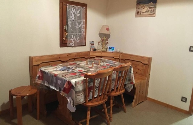 Ski-in/ski-out & foot of the slopes, 3rd floor, parking, tv, ski locker, 32m², Arêches-Beaufort
