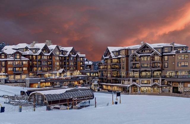 Ski in/Ski out. Grand Colorado Peak 8! One bedroom. Sleeps 4.