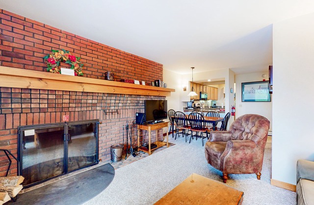 Ski-In/ski-out Killington Resort condo with tennis, pool & hot tub