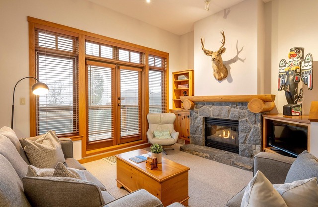 Ski-In/Ski-Out | Private Hot Tub | Garage | Mountain Views | Managed by Aloha Whistler
