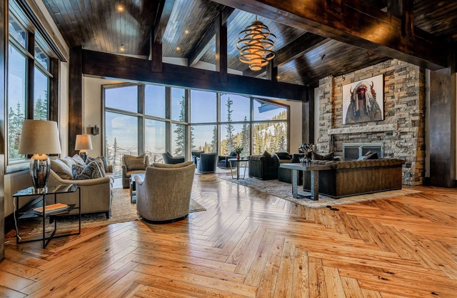 Ski-in/Ski-out Slope-side Luxe Chalet . Moments from Park City in The Colony.