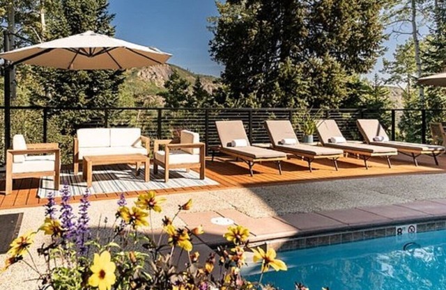 Ski-In, Ski-Out Snowmass Village 3 Bedroom - Hot Tub, Free Airport Transfers!