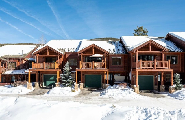 ☼ Ski Resort Views From Deck | Slopeside 202 | Private Hot Tub