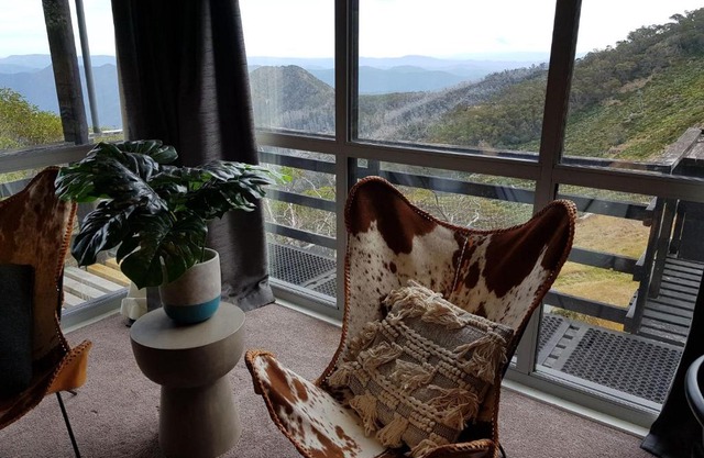 SKI View 1