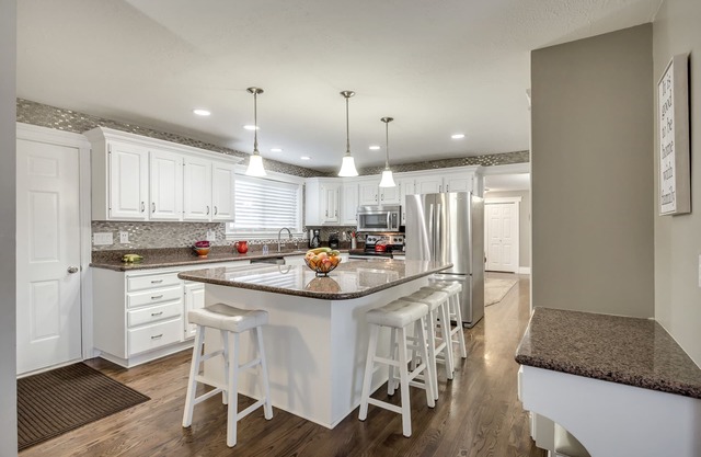 Skiers Dream Location Beautiful large home Close to all ski Resorts and Downtown