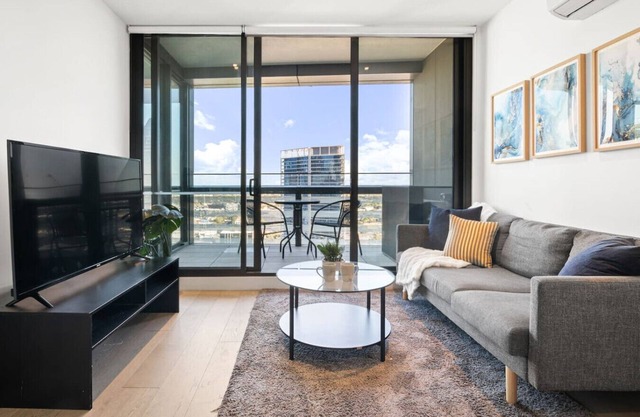 Sky-High Docklands | Waterfront 2BR w/Gym & Pool
