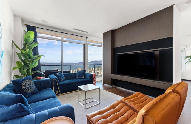Sky OasisnThe most luxurious space and the best views of the City.