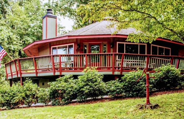 Sky Valley Bungalow nestled 3000 feet with scenic mountain views & golf course!