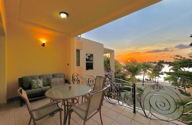 Sky View Condo #1 @ Coral Sands, West Bay Beach