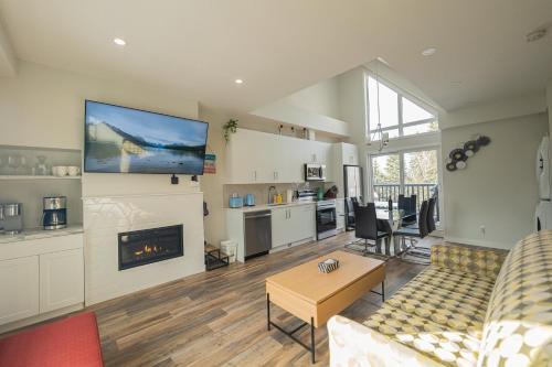 Skyline Peaks- 2 Townhouse Combo - Mountain View AC-Pool-Hot Tub