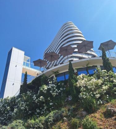 Skyline sea view apartment