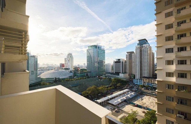Skyline Stay in Araneta Cubao w/Karaoke & Netflix