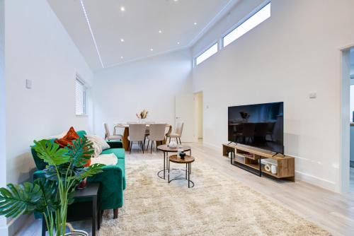 Sleek 3 Bedroom 6 Beds 2 Bath Home