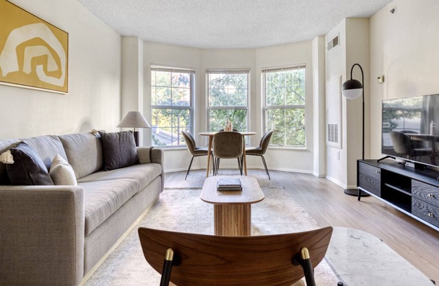 Sleek Jersey City 1BR w/ W/D, Gym & Elevator, near PATH, by Blueground