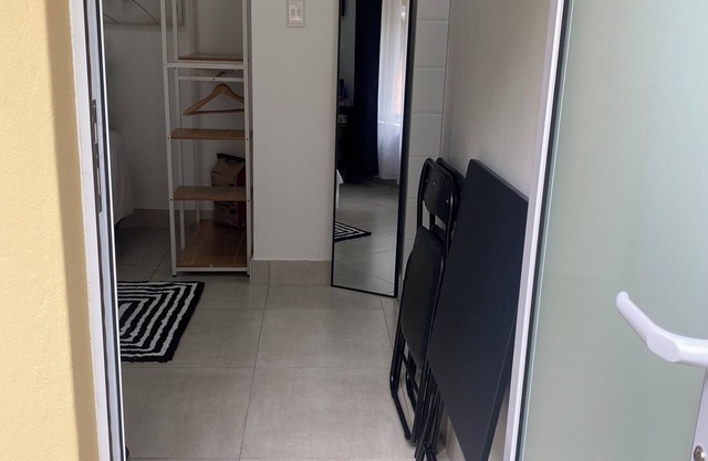 Sleep on 489 – Private En-Suite Room for Business, Appointments & Events Travel