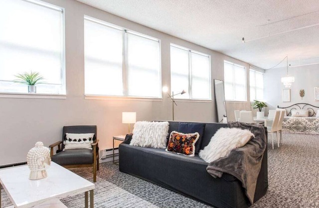 Sleep14 | 2 Downtown Penthouses | Vintage 5bd (+gym)