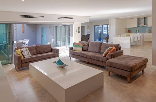 Sleeps 12 comfortably/5 bedrooms/Spacious Family Home