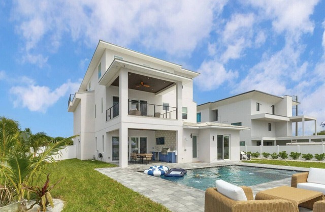 Sleeps 12 Luxury Beachfront Villa Ocean Views Private Pool