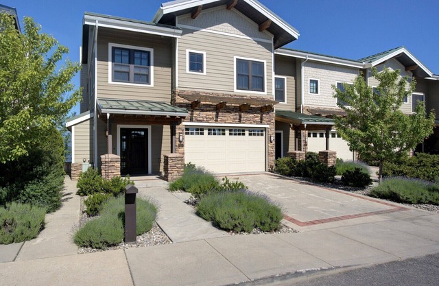 Sleeps 14, Lakefront, Beach - Seasons at Sandpoint